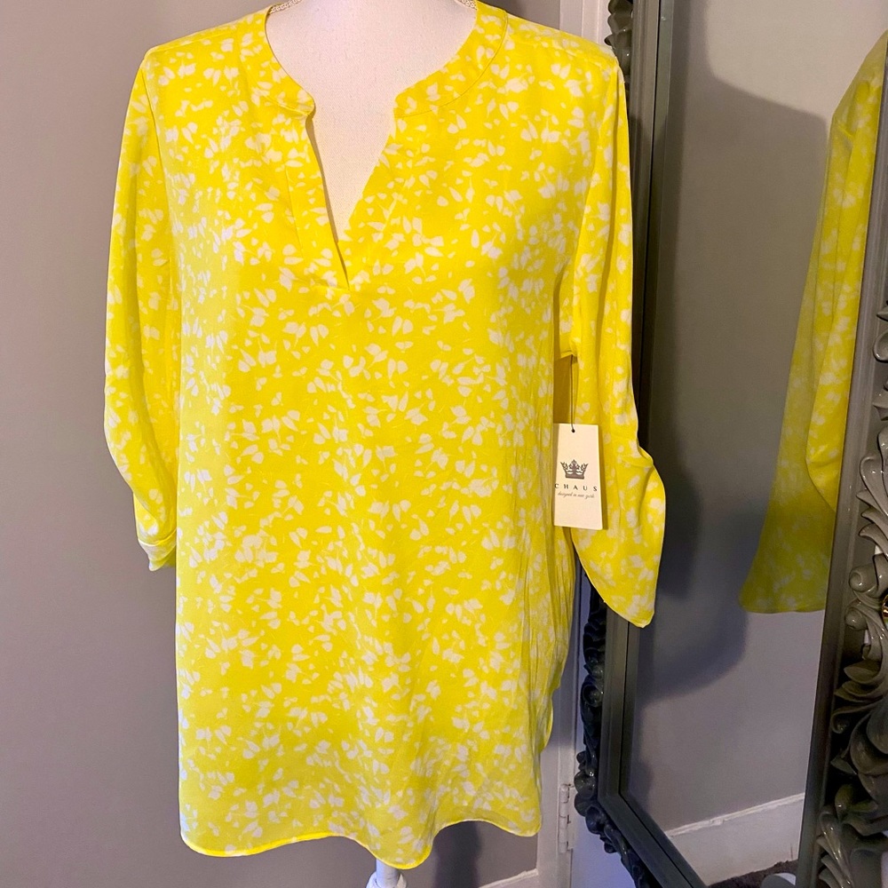 3/4 sleeve blouse. Chaus New York- size L